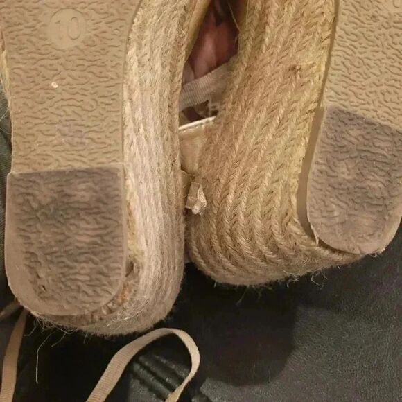 REFRESH Women's Sandra Gold Faux Leather Lace Up Espadrille 3" Wedge Sandals EUC - Picture 11 of 11